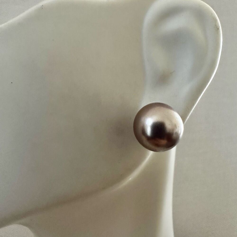 metallic fauxβpearl stud earrings